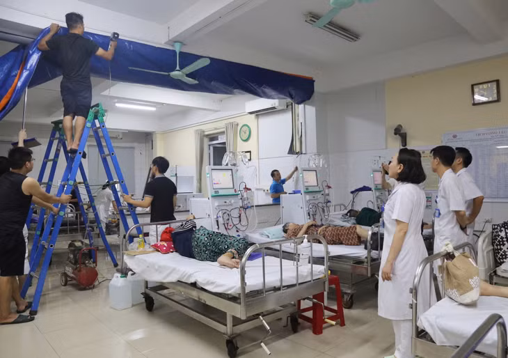 Bệnh viện Đa khoa tỉnh vừa khắc phục thiệt hại do bão, vừa duy trì hoạt động cấp cứu, khám chữa bệnh. (Ảnh chụp ngày 9/9/2024)