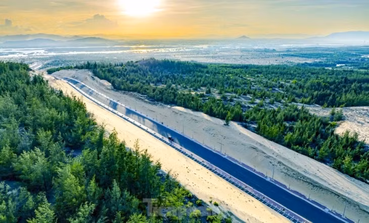 Đường dài 2,6 km, được đầu tư theo tiêu chuẩn đường đô thị.