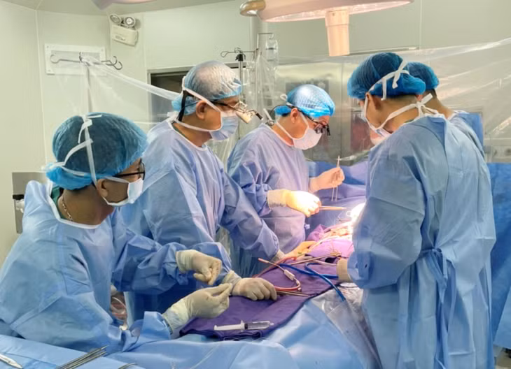 Một ca phẫu thuật thực hiện mổ tim hở tại Bệnh viện Đa khoa tỉnh Quảng Ninh.