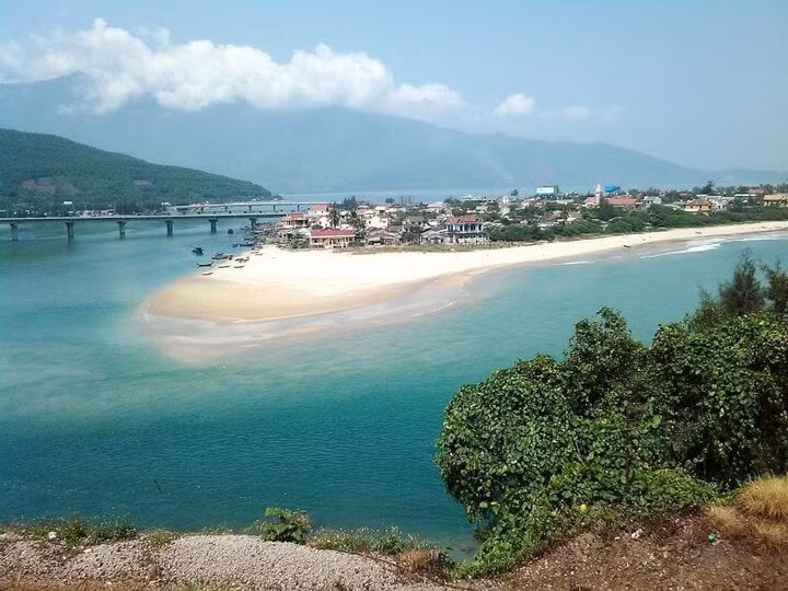 Nét văn hóa biển ở Lăng Cô cũng góp phần vào vẻ đẹp của vịnh.