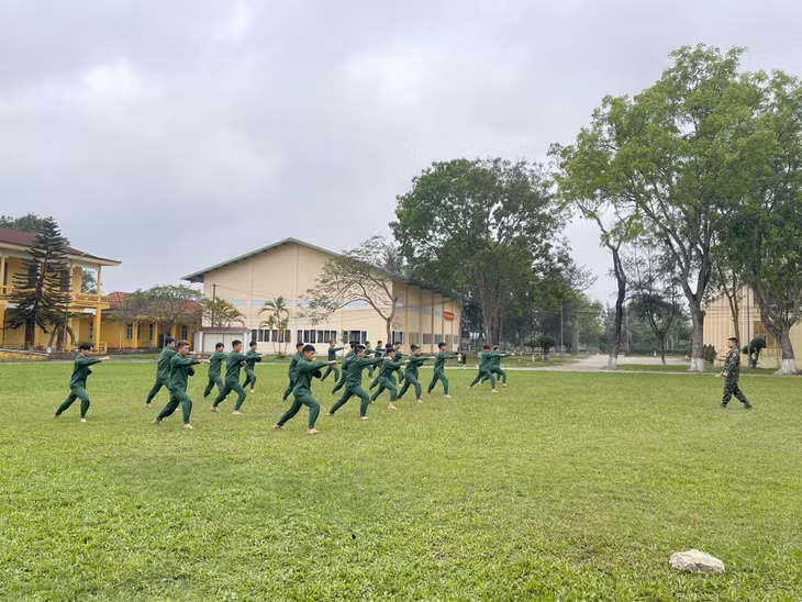 Khuôn viên Trung đoàn 244 sáng, xanh, sạch, đẹp.