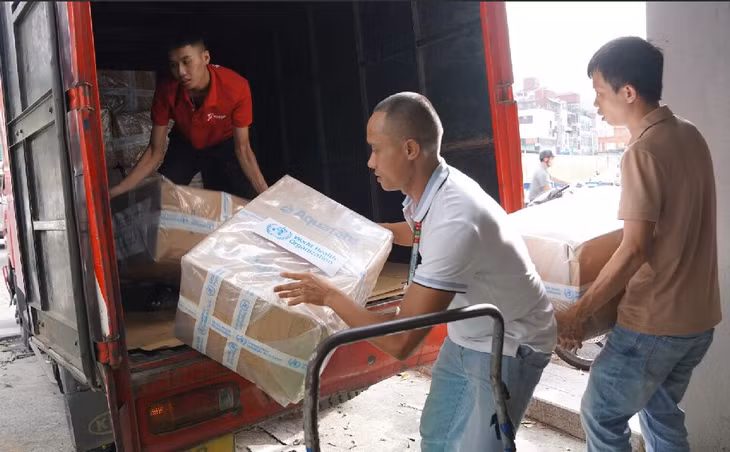 Đóng góp này sẽ giúp cung cấp khoảng 15 triệu lít nước sạch - đảm bảo nguồn nước uống an toàn cho người dân vùng bão, lũ - Ảnh: WHO