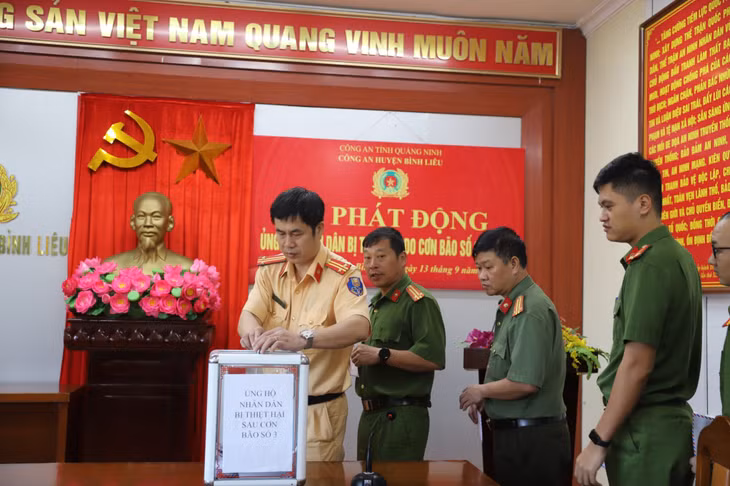 Công an huyện Bình Liêu tổ chức phát động ủng hộ nhân dân bị thiệt hại do bão số 3 tới toàn thể cán bộ, chiến sĩ trong toàn đơn vị.