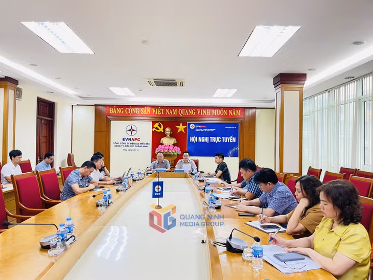 Đồng chí Nguyễn Đức Thiện, Tổng Giám đốc Tổng Công ty Điện lực miền Bắc phát biểu chỉ đạo tại hội nghị.
