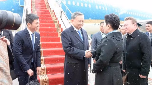 Bộ trưởng Ngoại giao Mông Cổ đón Tổng Bí thư, Chủ tịch nước.