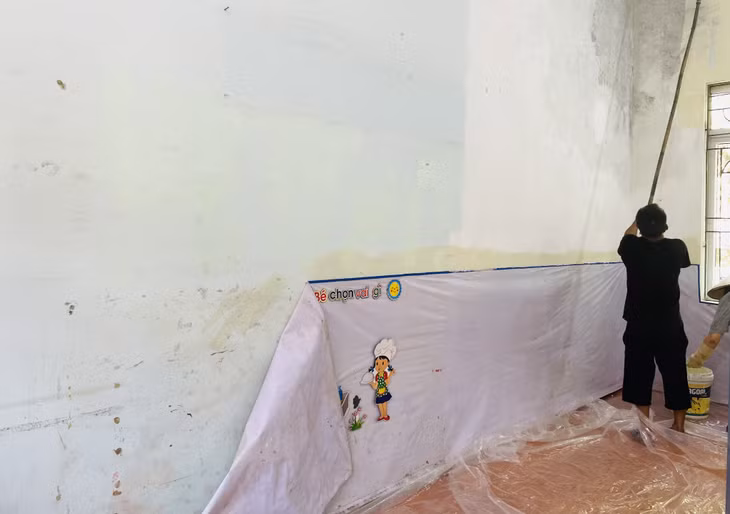 Tường nhà ở điểm trường Lục Phủ (Trường Mầm non Bắc Sơn) bị nứt, ngấm dột.