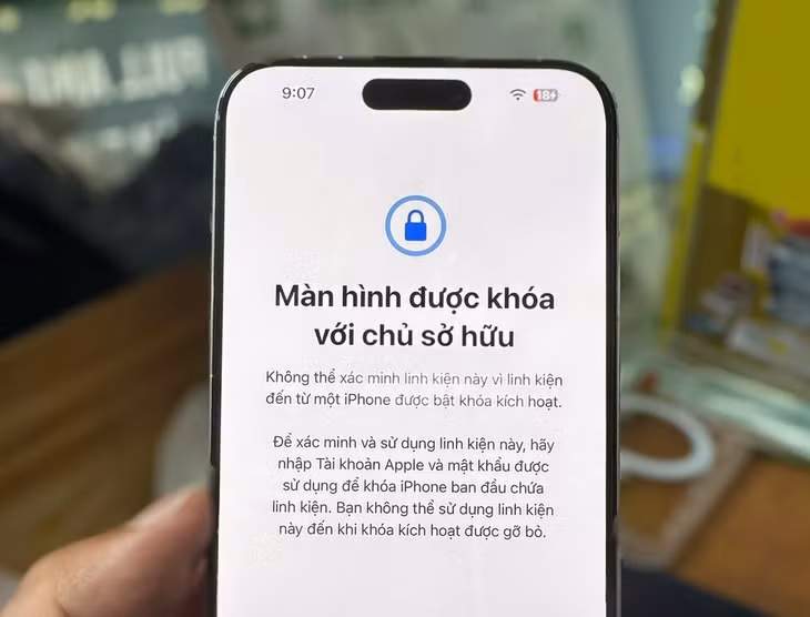 Các linh kiện tháo từ máy khác gắn sang iPhone đều bị phát hiện. Ảnh: HThinh.