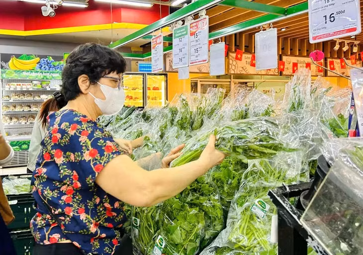 Bộ Công Thương khuyến cáo người dân không dự trữ hàng hoá quá mức, ưu tiên hàng hoá cho vùng bị bão, lũ (Ảnh: Winmart)