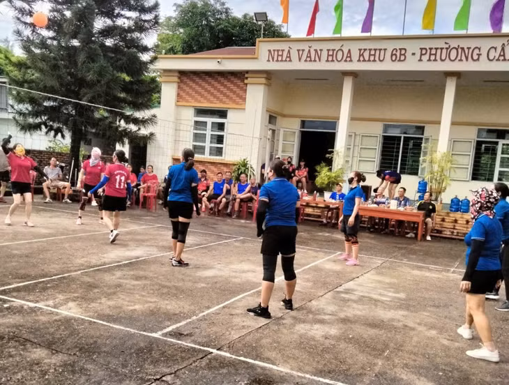 Nhân dân khu phố 6B tích cực tham gia phong trào văn nghệ, thể thao, góp phần xây dựng nếp sống văn minh.