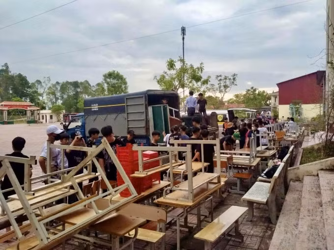 Di dời trường THCS dưới chân núi Y Sơn, Bắc Giang. Ảnh: Hòa Sơn News