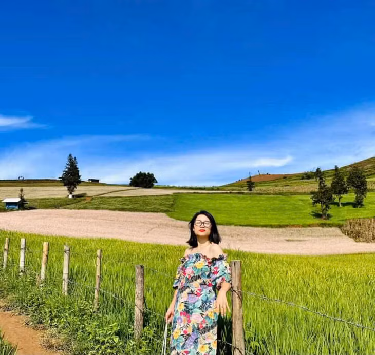 Khung cảnh kỳ vĩ, thơ mộng của thảo nguyên hoa Suôi Thầu vào thu. Ảnh: Bùi Hòa