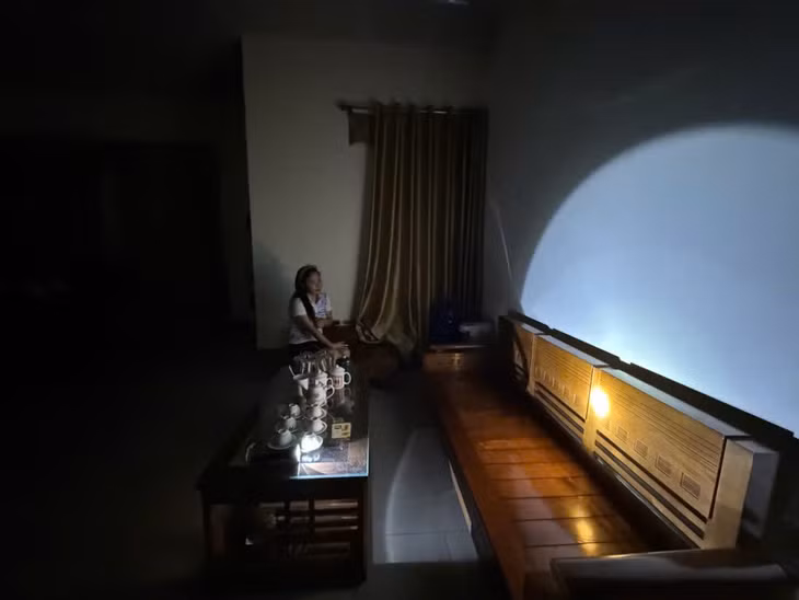 Toàn huyện Cô Tô mất điện do ảnh hưởng của bão số 3.