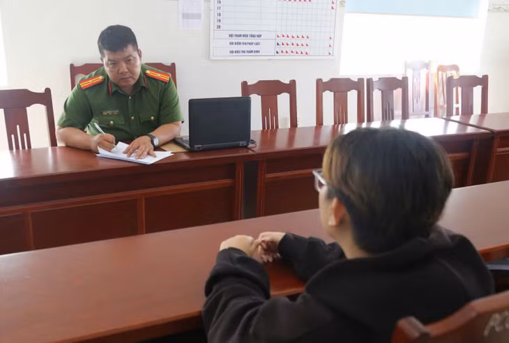 Tại Phòng CSHS Công an tỉnh Ninh Thuận ngày 5/9, chị T.H đã kể lại hành trình bị lừa gạt sang Campuchia thực hiện hành vi lừa đảo trên không gian theo yêu cầu của môt nhóm đối tượng người nước ngoài.