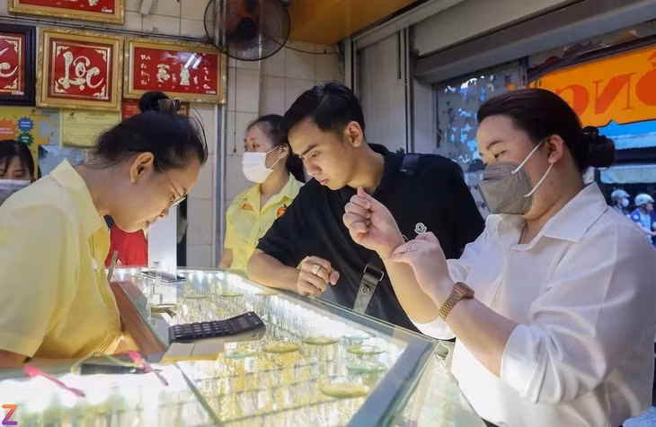 Vàng nhẫn 9999 neo ở vùng giá cao nhất từ trước đến nay nhờ đà tăng của giá vàng thế giới. Ảnh: Quỳnh Trang.