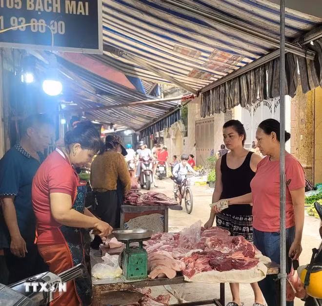 Nguồn cung thực phẩm ở Hà Nội ổn định sau bão. (Ảnh: Phương Anh/TTXVN)