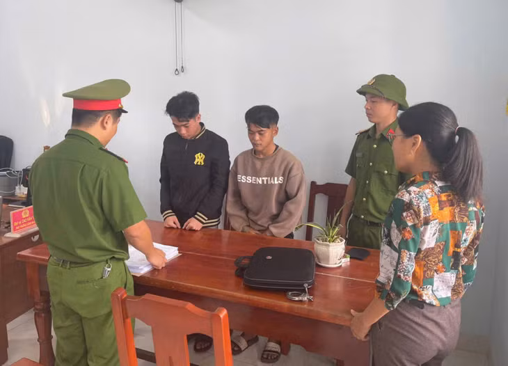 Công bố quyết định khởi tố bị can và thực hiện lệnh bắt tạm giam Tống Chường cùng Huỳnh Văn Lâm.