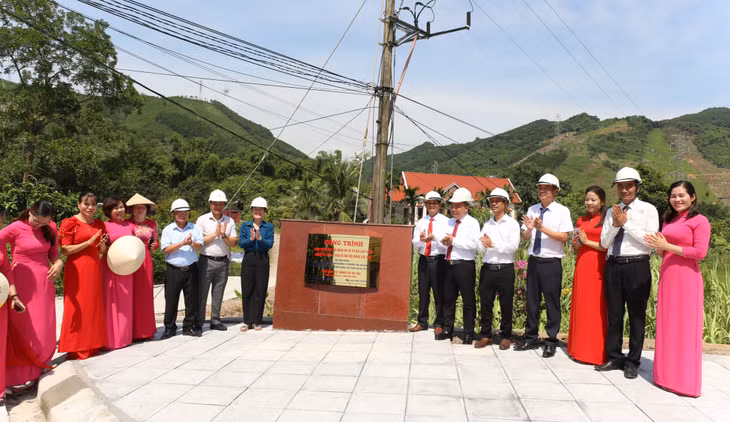 Công trình được gắn biển chào mừng Đại hội Đảng bộ xã Vũ Oai lần thứ VI, nhiệm kỳ 2025 - 2030 và Đại hội Đảng các cấp.