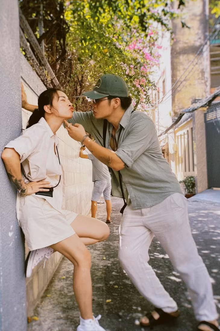 Cả hai cùng đi du lịch, trải nghiệm văn hoá tại nhiều địa điểm nổi tiếng trong và ngoài nước.
