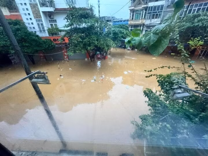 Nước ngập mênh mông tại TP Yên Bái. (Ảnh: Đài PT&amp;TT Yên Bái)