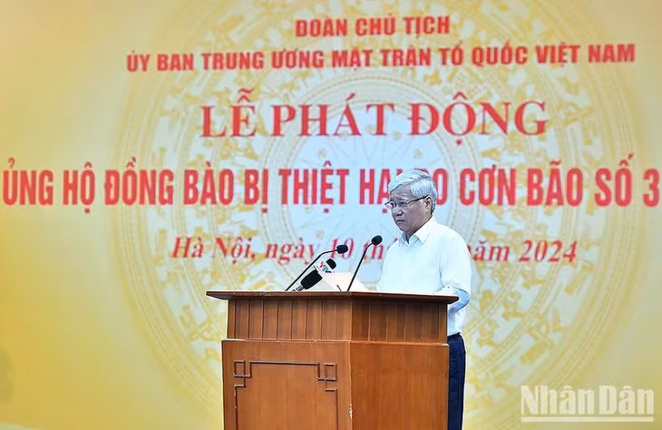 Đồng chí Đỗ Văn Chiến phát biểu ý kiến tại buổi lễ.