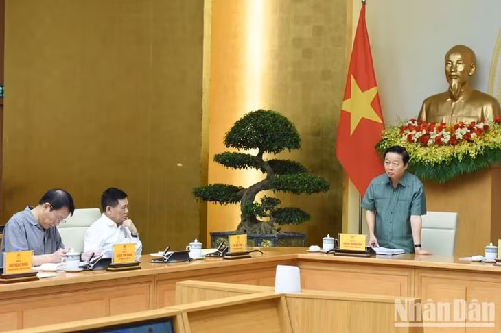 Phó Thủ tướng Chính phủ Trần Hồng Hà phát biểu ý kiến tại Hội nghị. (Ảnh: TRẦN HẢI)