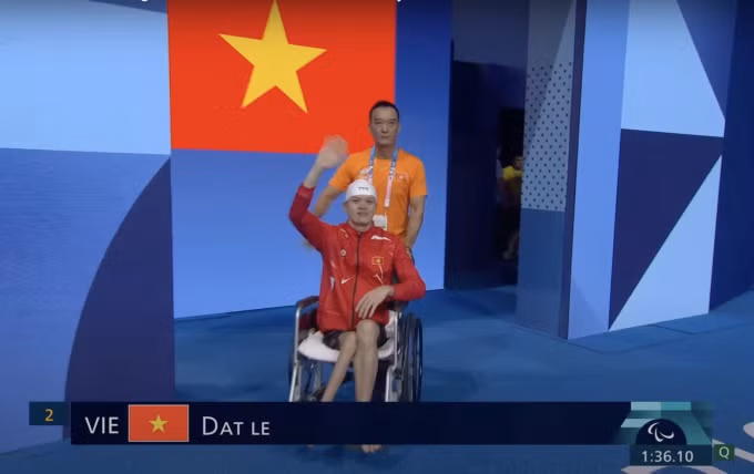 Kình ngư Lê Tiến Đạt dự thi chung kết bơi 100m ếch nam - hạng thương tật SB5 - tại Paralympic 2024.