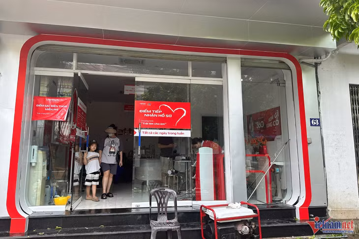 Máy phát điện được chuẩn bị sẵn tại một điểm giao dịch nhà mạng ở Hải Phòng. Ảnh: NVCC