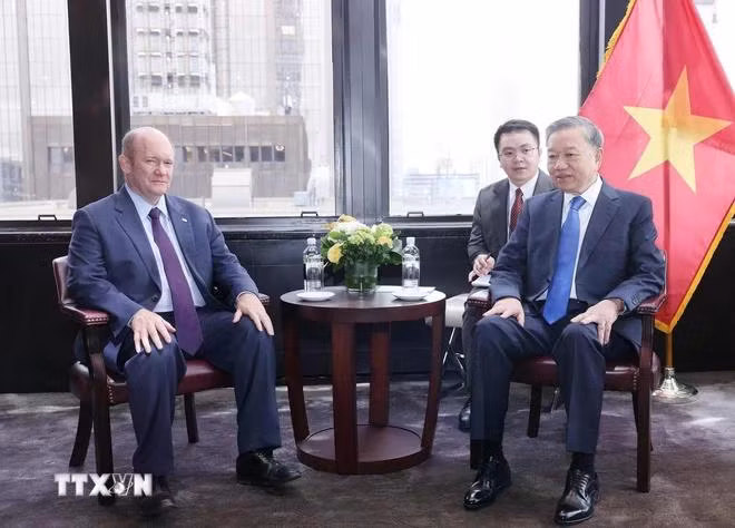 Tổng Bí thư, Chủ tịch nước Tô Lâm tiếp Thượng nghị sỹ Hoa Kỳ Chris Coons. (Ảnh: Lâm Khánh/TTXVN)