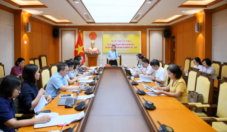 Quang cảnh cuộc họp thẩm tra các báo cáo, tờ trình, dự thảo nghị quyết trình tại Kỳ họp thứ 21 của Ban Văn hóa – Xã hội HĐND tỉnh.