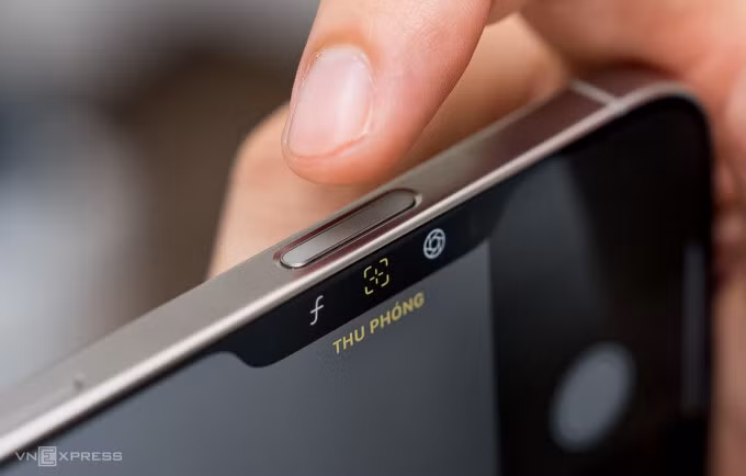Nút Camera Control trên iPhone 16 Pro Max. Ảnh: Tuấn Hưng