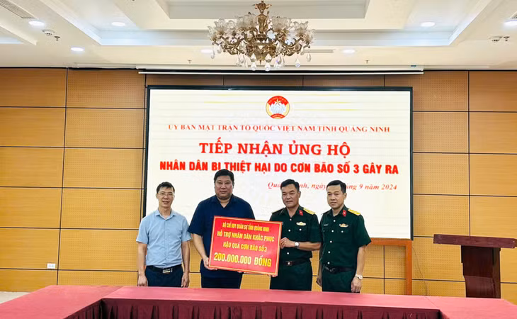 Bộ Chỉ huy Quân sự tỉnh ủng hộ 200 triệu đồng hỗ trợ nhân dân khắc phục hậu quả cơn bão số 3.