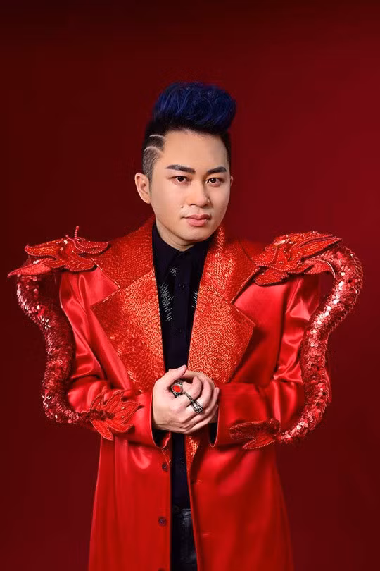Ca sĩ Tùng Dương và nhiều sao Việt quyên góp hỗ trợ người dân vùng bão lũ. Ảnh: Facebook nhân vật