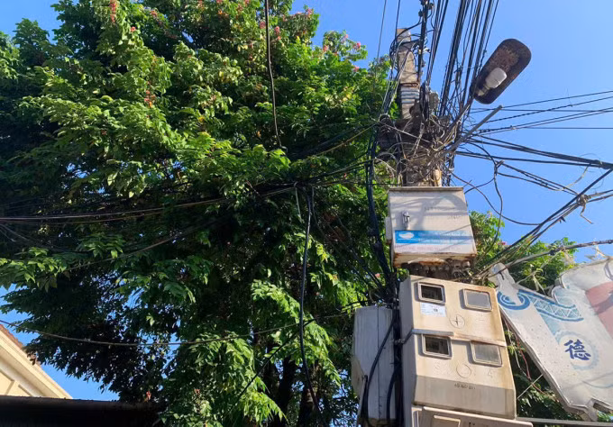 Vị trí nơi vợ chồng ông Bé bị điện giật. Ảnh: Hùng Lê