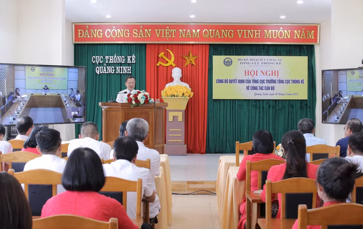 Đồng chí Cao Tường Huy, Phó Bí thư Tỉnh ủy, Chủ tịch UBND tỉnh, phát biểu tại hội nghị.