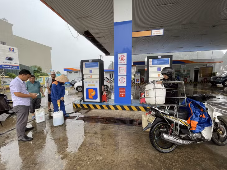 Sở Công Thương cũng khuyến cáo, người dân chỉ nên mua đủ, không nên mua xăng dầu về tích trữ để đảm bảo an toàn phòng cháy chữa cháy.