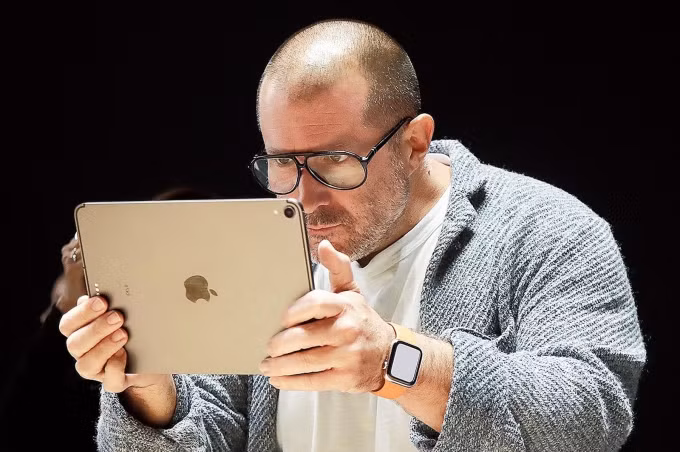 Jony Ive trong một sự kiện của Apple tháng 6/2019. Ảnh: Macrumors