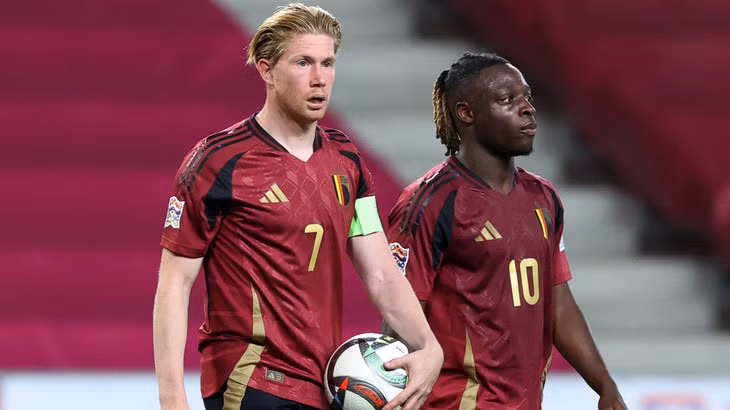 De Bruyne (trái) chán nản vì phải thi đấu ở UEFA Nations League - giải đấu cho đến nay vẫn không thu hút được nhiều khán giả - Ảnh: Reuters