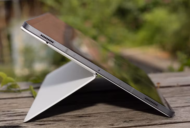 Cạnh trái của Galaxy Tab S10.