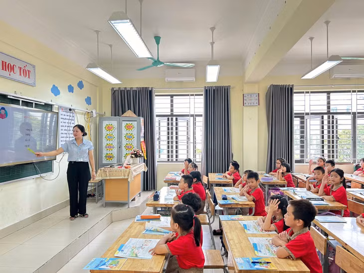 Học sinh Trường Tiểu học Lê Lợi (TP Uông Bí) trở lại học tập bình thường.