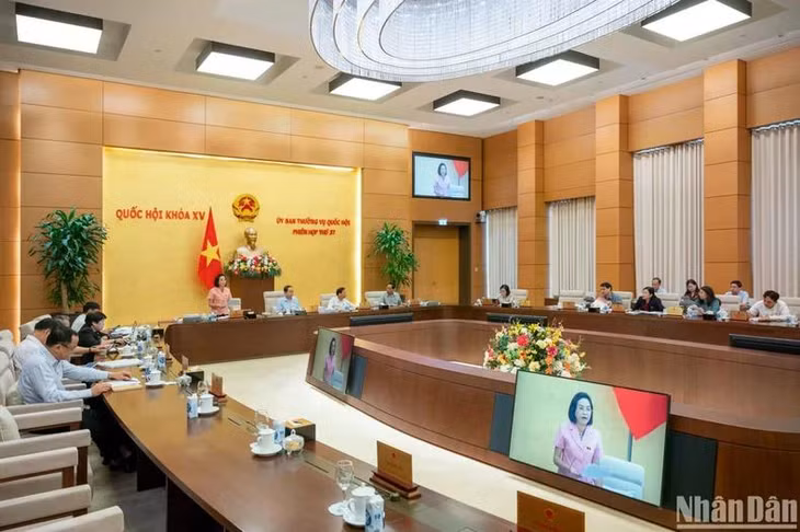 Quang cảnh phiên họp. (Ảnh: DUY LINH)