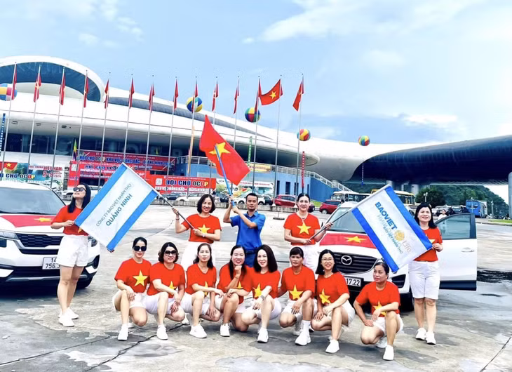 Người dân Quảng Ninh phấn khởi đón Tết Độc lập.