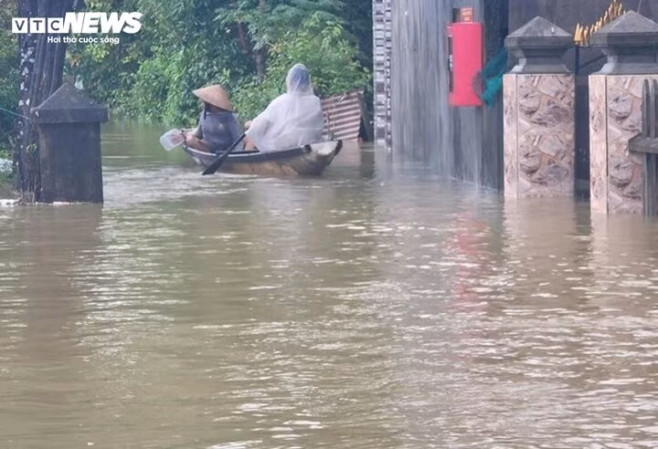Cảnh báo những ngày tới nhiều tỉnh miền Trung mưa lớn, có thể gây lũ lụt và sạt lở. (Ảnh: NV)