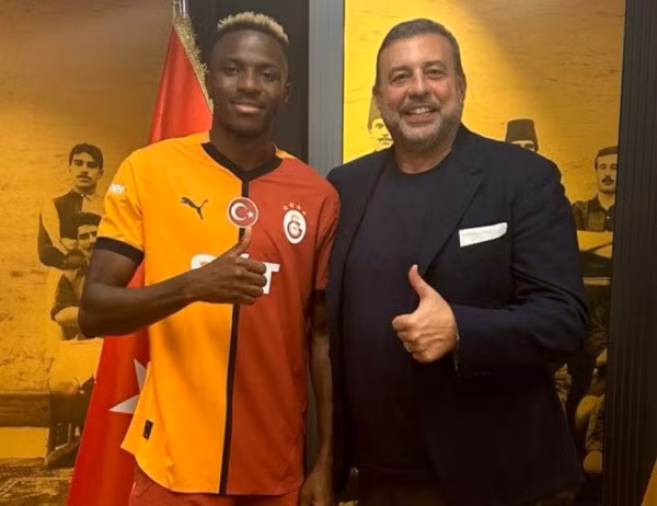 Osimhen gia nhập Galatasaray.