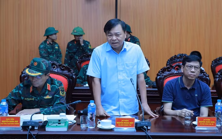 Thứ trưởng Nguyễn Hoàng Hiệp kiến nghị các địa phương cấm đường tuyệt đối trong thời gian bão đổ bộ - Ảnh VGP/Minh Khôi