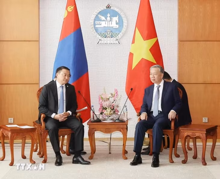 Tổng Bí thư, Chủ tịch nước Tô Lâm hội kiến Chủ tịch Quốc hội Mông Cổ Dashzegviin Amarbayasgalan. (Ảnh: Trí Dũng/TTXVN)