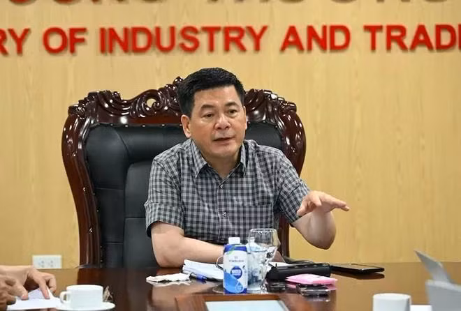 Bộ trưởng Nguyễn Hồng Diên chỉ đạo tại cuộc họp sáng 8/9. (Ảnh: PV/Vietnam+)