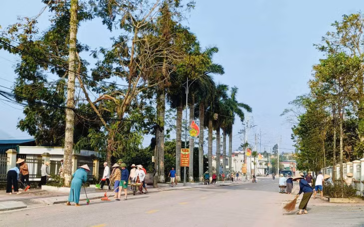 Người dân huyện Ba Chẽ ra quân tổng VSMT tại tất cả các tuyến đường trên địa bàn huyện.