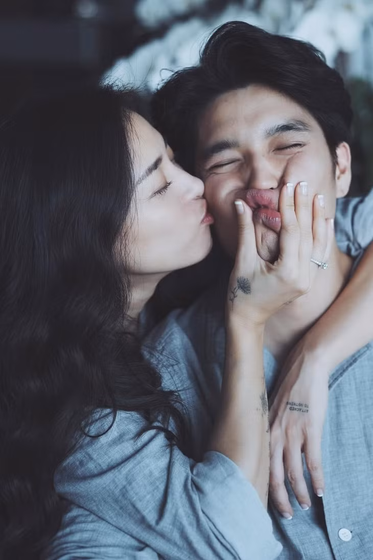 Ngô Thanh Vân và Huy Trần liên tục đăng ảnh tình cảm trên mạng xã hội.