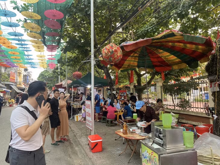 Phố đi bộ Tiên Yên ngày càng khẳng định sự thành công của một sản phẩm du lịch đặc sắc, tiêu biểu địa phương, mang đậm sắc màu các dân tộc vùng Đông Bắc..