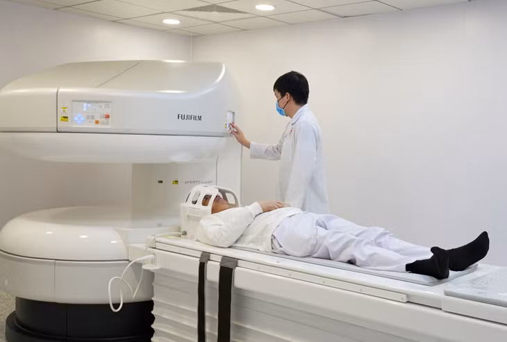 Máy chụp cộng hưởng từ (MRI) 0,4 Tesla được sử dụng tại TTYT TP Móng Cái.
